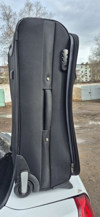 Продаю чемодан, размеры М