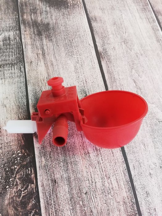 Поилка чашечная по трубу