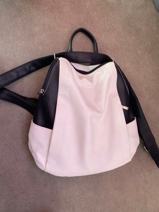 Дамска раничка черно и бяло