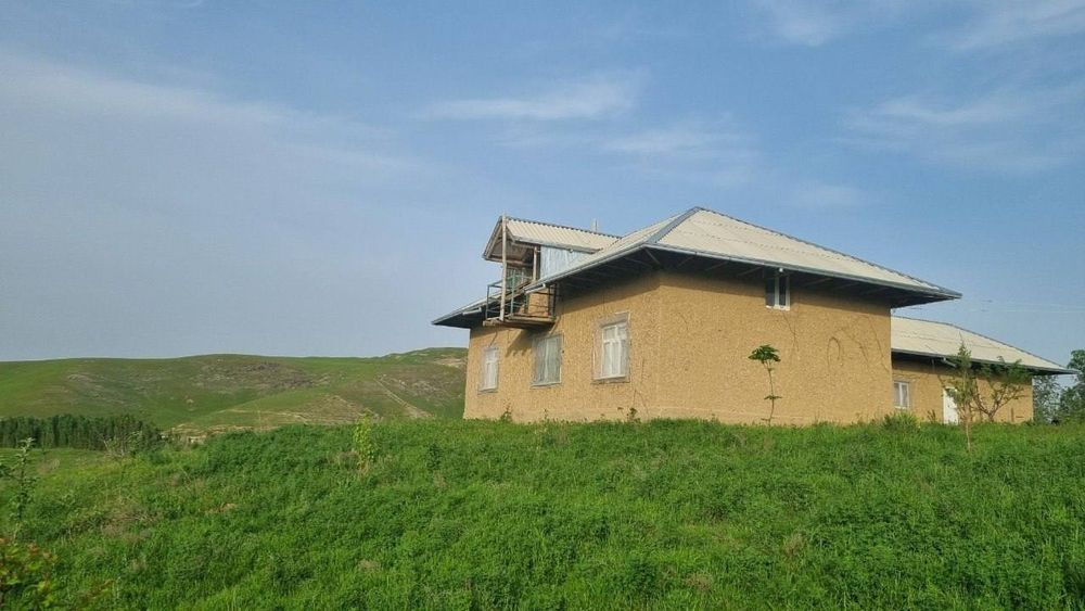 Zomin pishaxar(Kadastri uchaska) dacha xovli sotiladi kelishtirib b/di