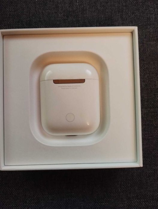 Apple AirPods са използвани, звукът работи, микрофонът не работи