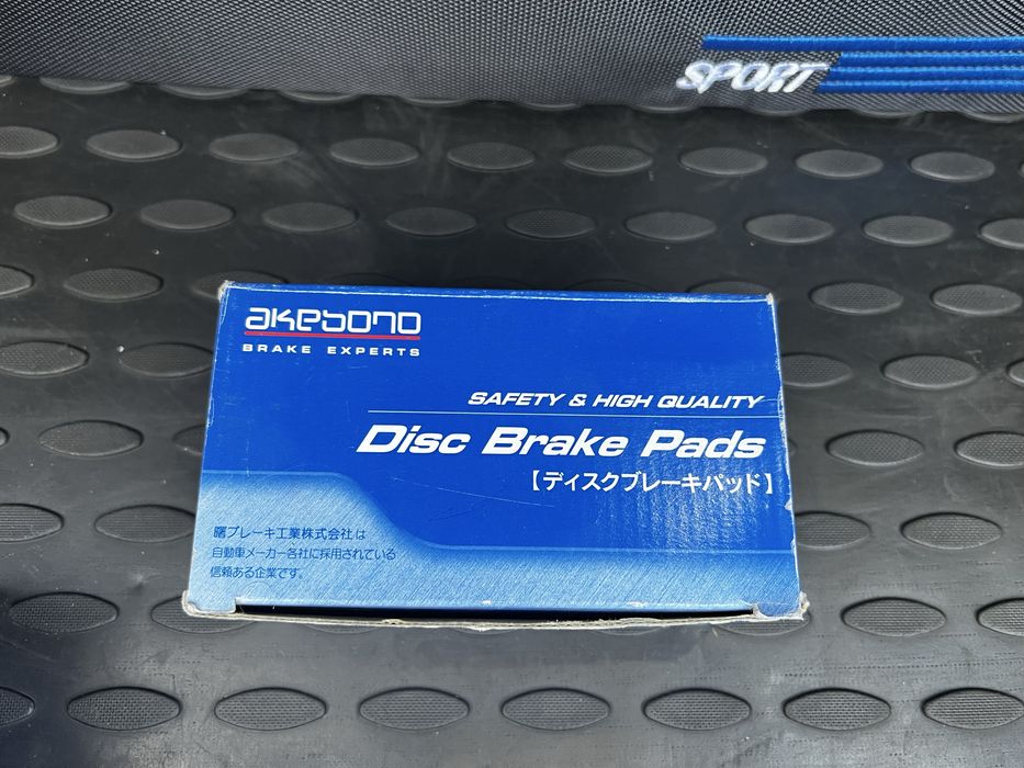 Продам колодки новые Akebono