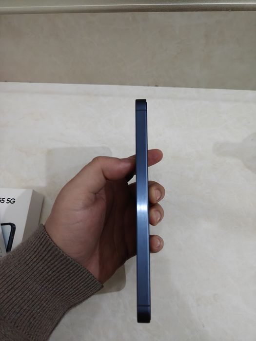 Продаю смартфон Samsung A55 с 8 ГБ оперативной памяти и 256 ГБ встроен