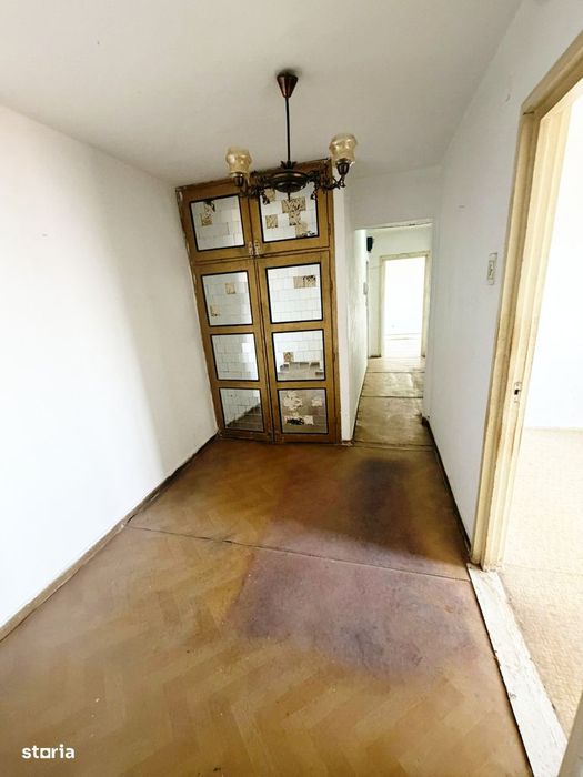 Apartament 3 camere decomandat, etaj intermediar - Vlaicu