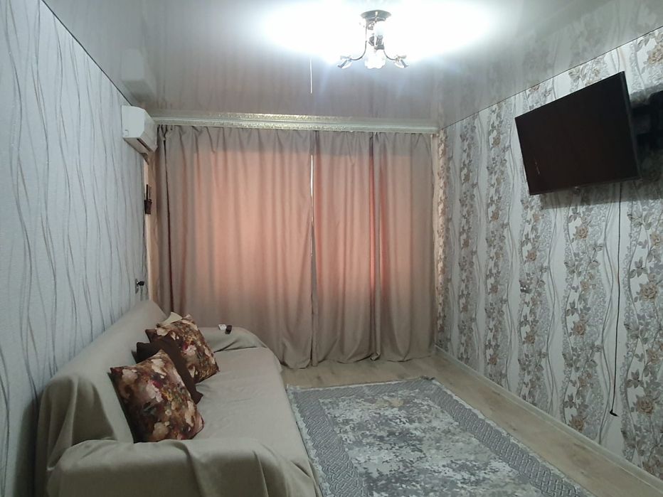 Сдам 2-х ком.кв. в центре 8 мкр.