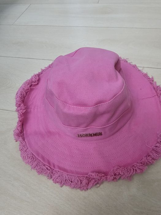 Palarie Jacquemus roz, care se poate ajusta după cum doresti