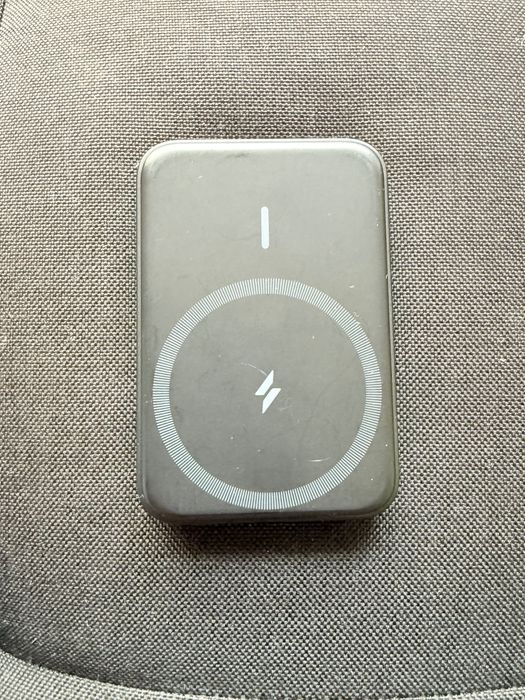 Външна батерия Anker 321 MagGo