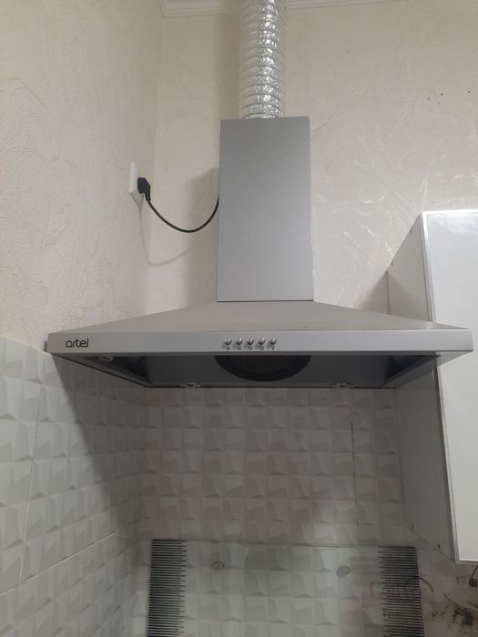 Продам газовую плиту в комплекте с вытяжкой электр