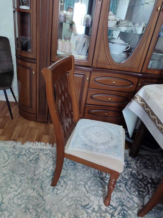 Горка. Диван . Стол стулья