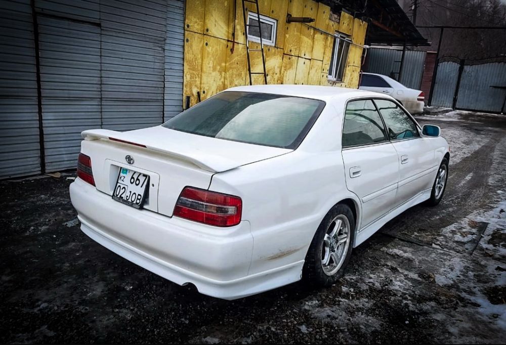 Накладки на чайзер 100