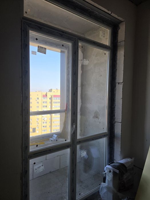 Окно проём двери стеклянный