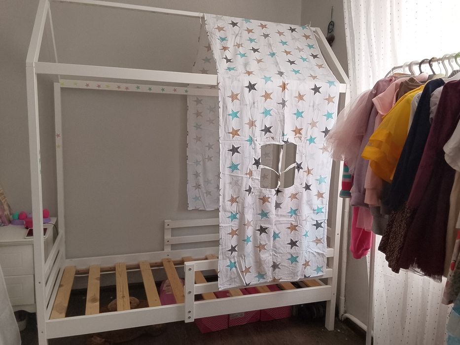 Деревянная кровать домик продам