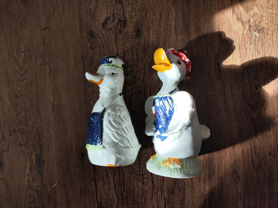 Две порцеланови фигурки патета