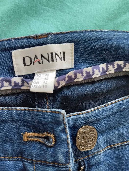 Чисто ново дънки