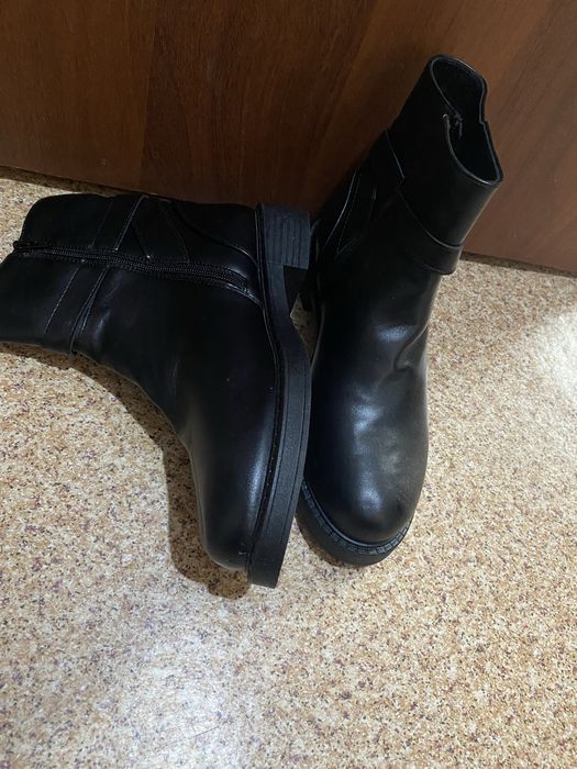 Женские.  Осенние  сапоги  продам