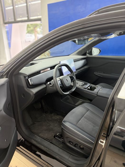 Voyah Courage 570KM Elektr (4 AWD 2 Mator) Full 1 yil garantiya