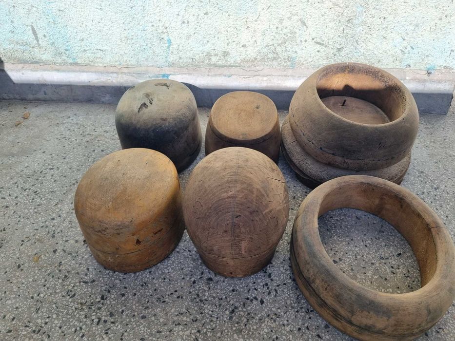 Стари дървени калъпи за шапки