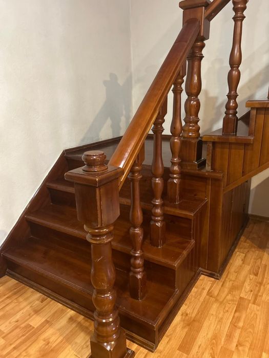 Лестница деревянная