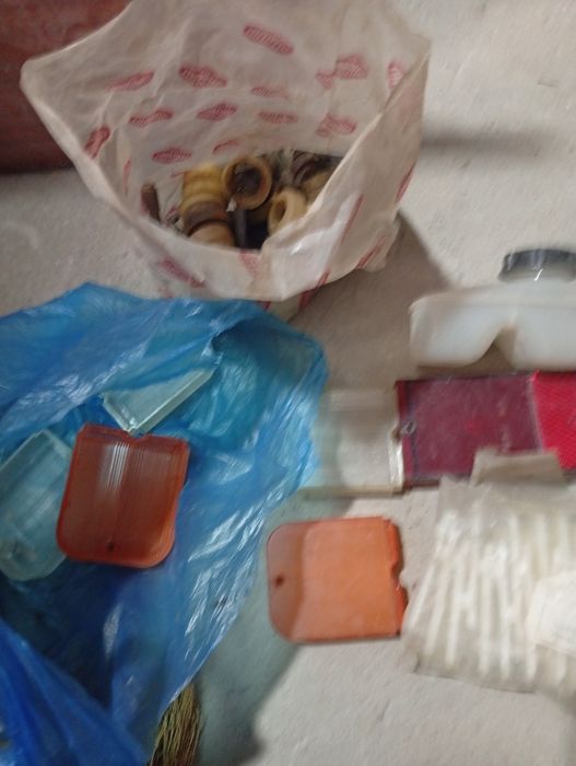 Запчасти от москвича и балоны2 штук от матиза