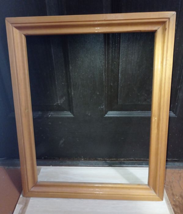 Рамки под картины есть 3 шт