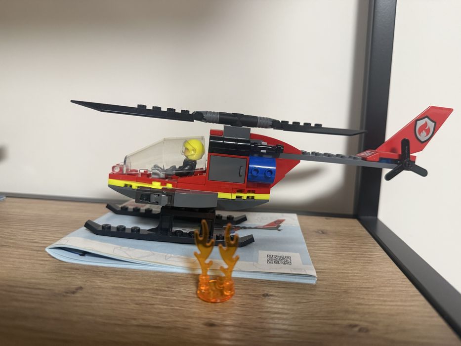 Lego 60100 , 60411 , 40469