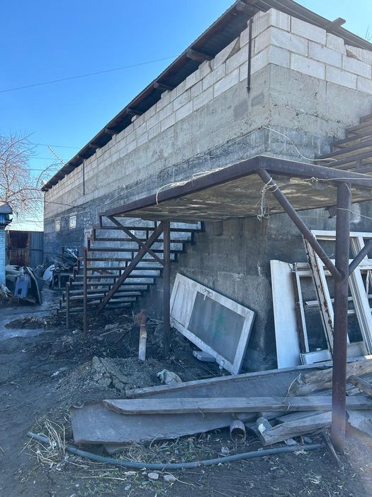 Продам дом + гараж , под коммерцию