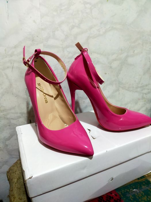 Туфли розовые продам