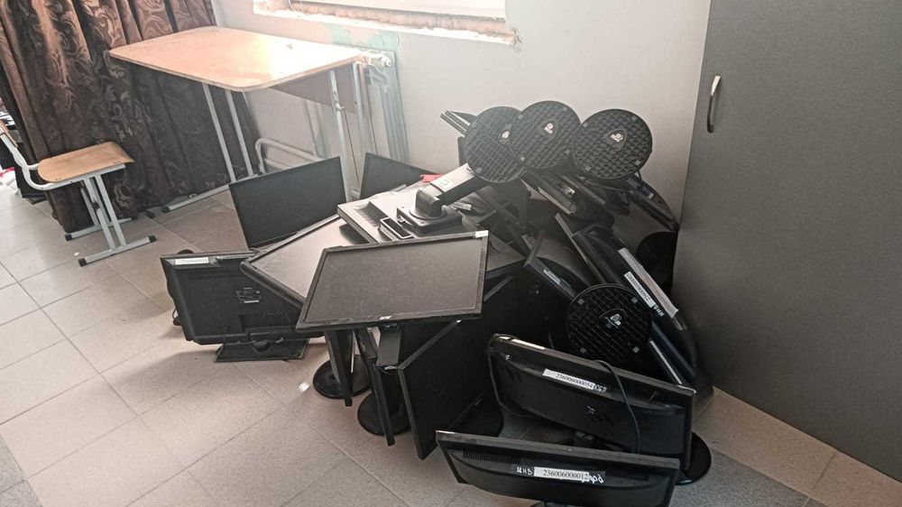 Продам мониторы от 19" без кабеля