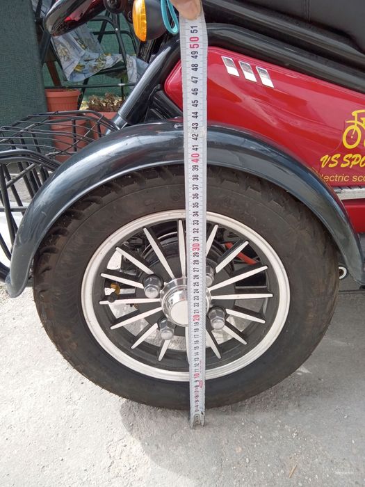 Продавам триколка VS 120 на 26 километра.
Батерия 48 v, 800 вата( реал