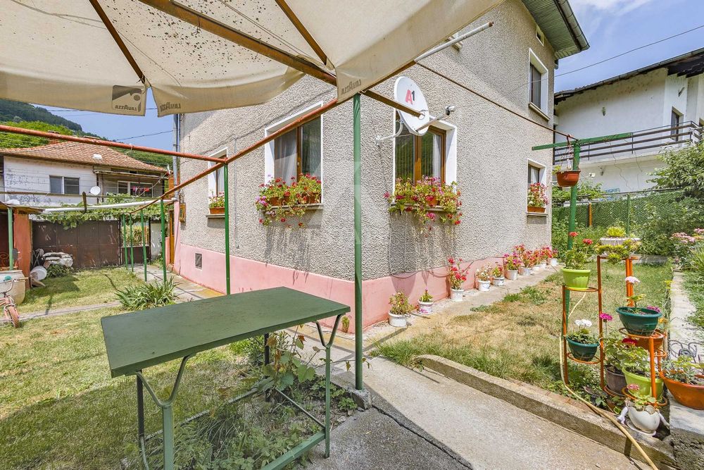 Продава се Къща в с. Церово, Област София-област - 70 кв.м за 4000 €/кв.м - Снимка #1