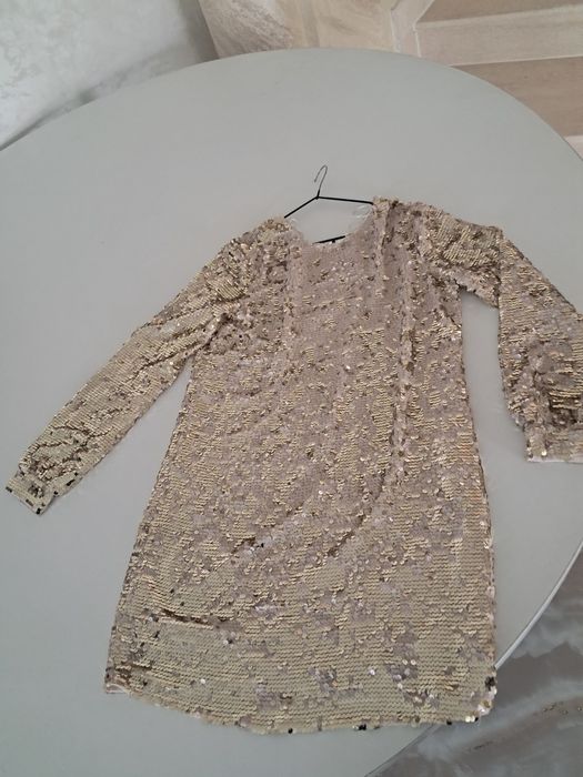 Rochita cu paiete aurii marimeaM