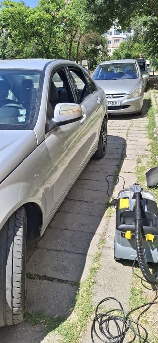 Полиране на фарове, пране на тапицерия Пловдив