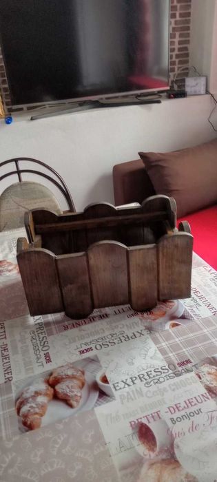 Продавам дървени сандъчета за цветя