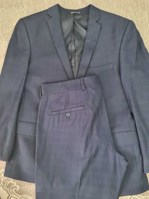 Срочно продаётся вещий для мальчиков.