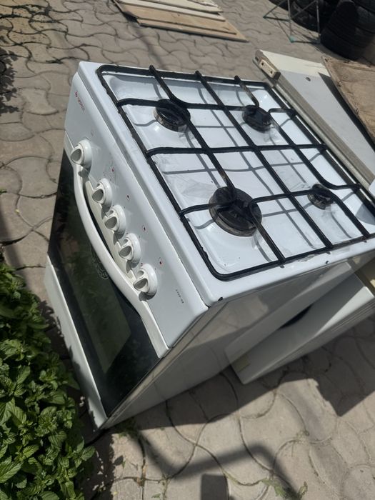 Продам газовую плиту срочно