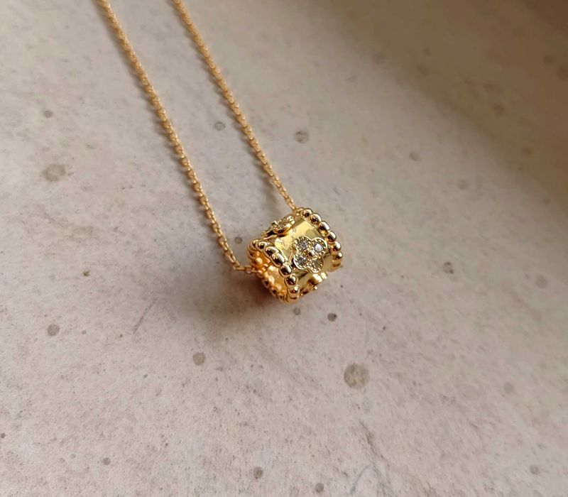 Златно дамско колие - Van Cleef & Arpels VCA, Perlée clovers pendant