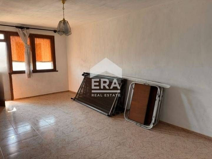 ЕКСКЛУЗИВНО! Многостаен апартамент в ЖСК с три отделни спални, голямо