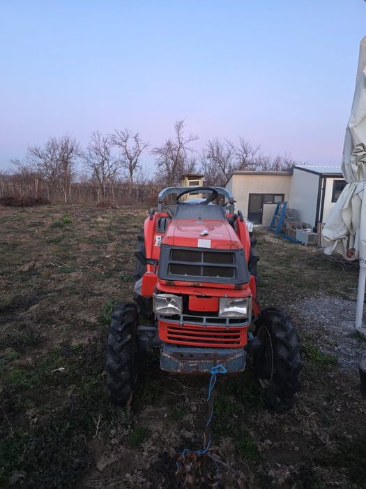 Vând tractor Kubota GT-3
