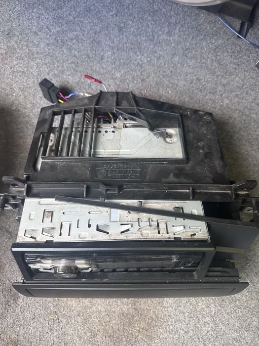 Оригинална конзола с Pioneer CD/MP3 за БМВ Е46