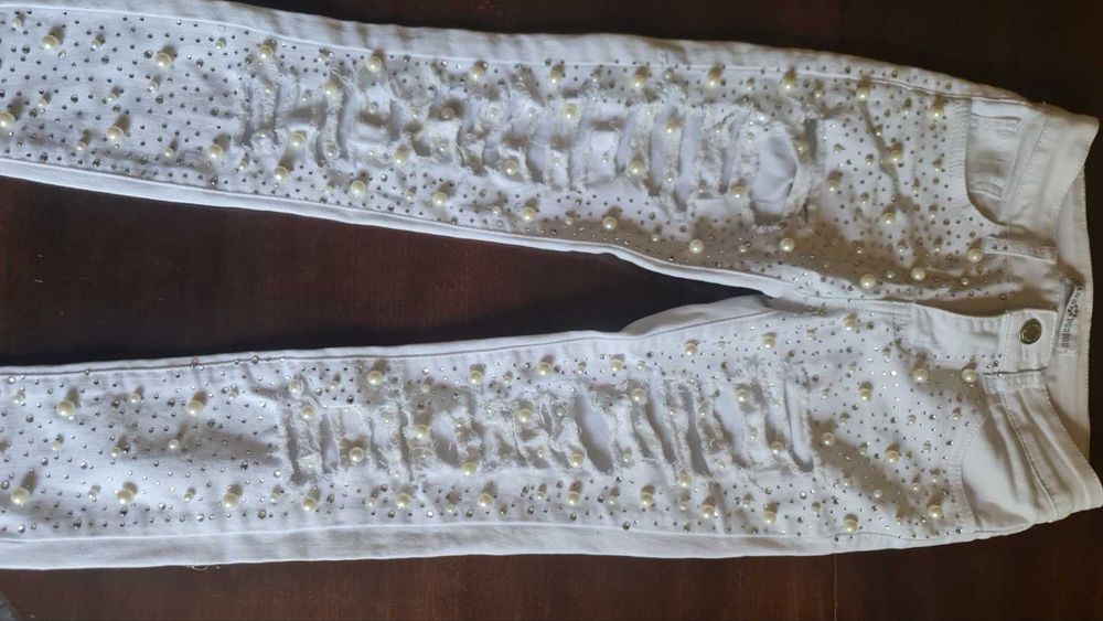 Уникален панталон с перли и блузка