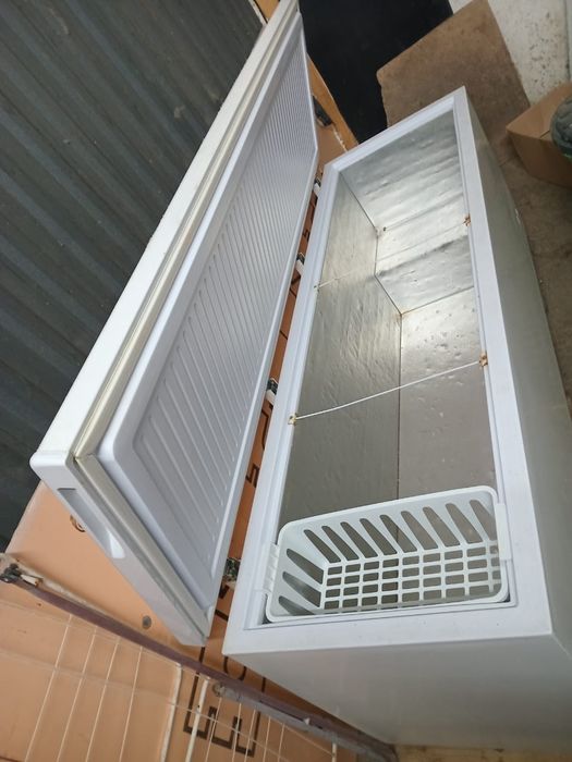 Морозильник рабочем состоянии