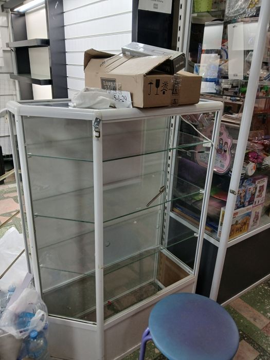 Ветрина дешево продам