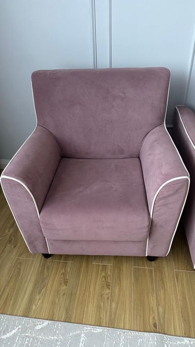 Продается диван в хорошем состоянии.