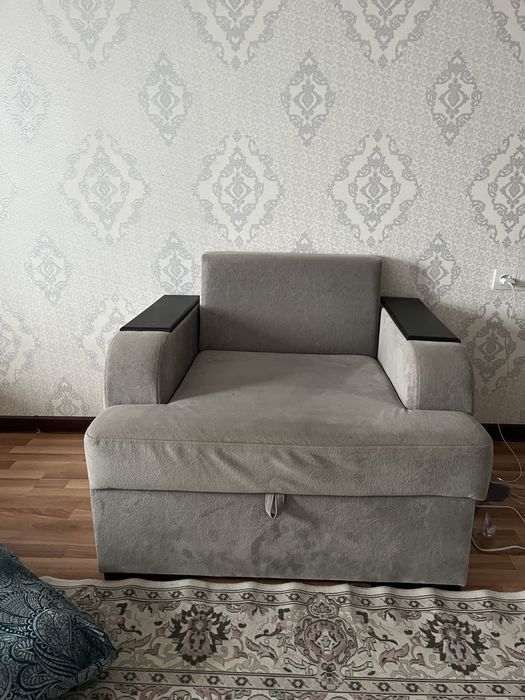 Кресло мягкое с отсеком