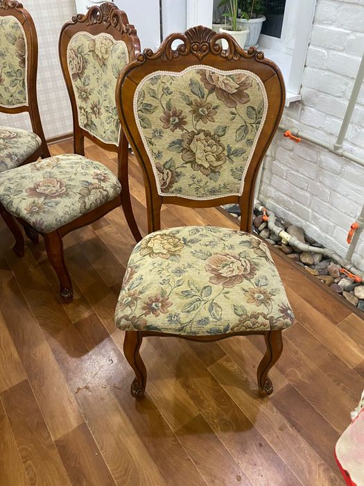 Продам стол раздвижной и стулья