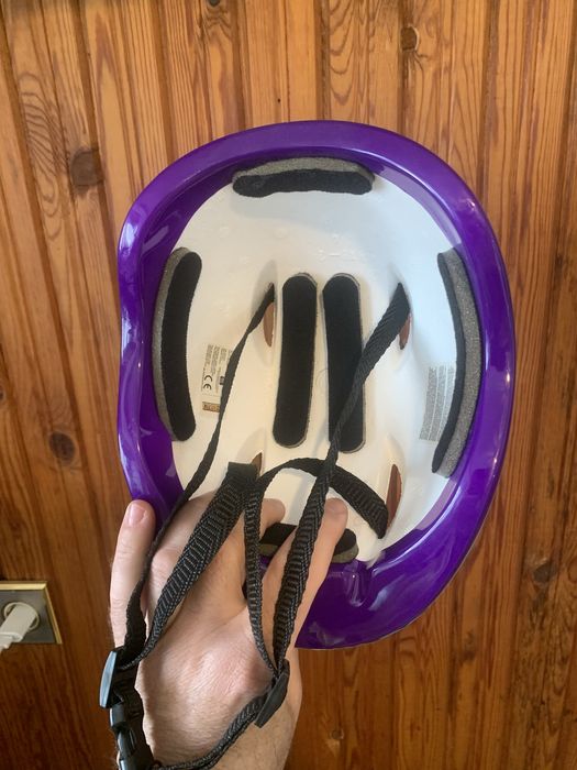 Детско колело в добро състояние с предпазна каска