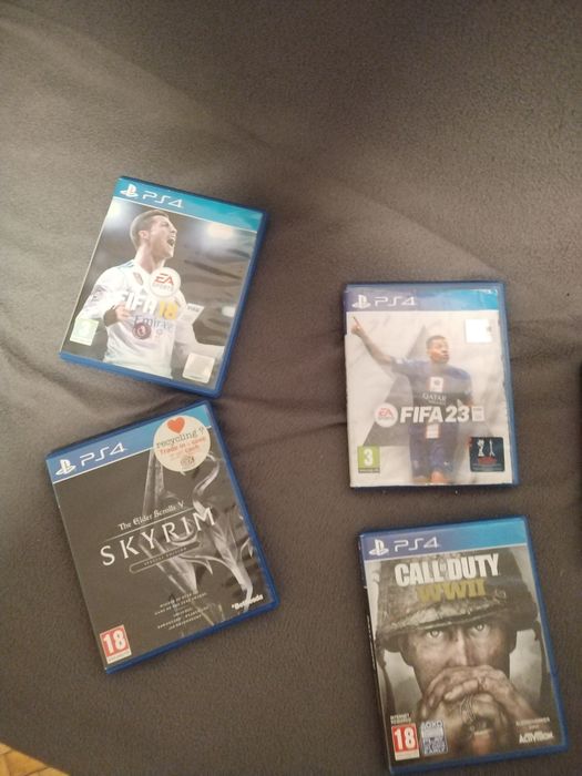 Ps4 slim cu 2 manete si 7 jocuri merge foarte bine