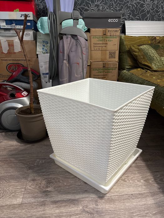 Цветочные горшки огромное белое кашпо, цены от 500