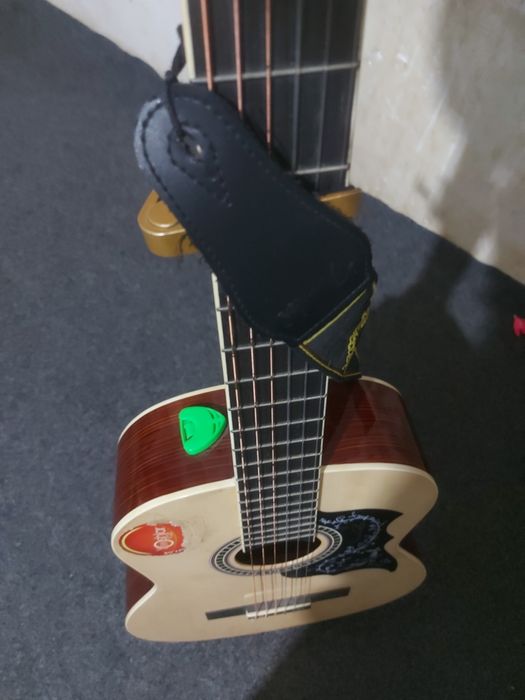 Gitara zor kami bor