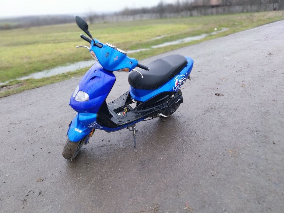 Vând scuter tgb motor 49 scuteru merge perfect